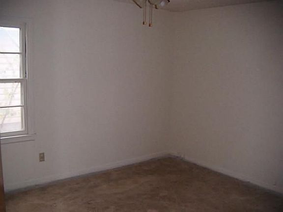 3rd image of 510 Glenhaven Dr