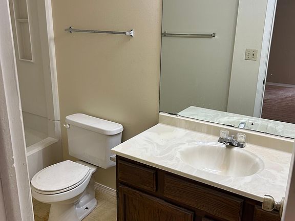 2nd image of 407 S Mount Carmel Ave #407