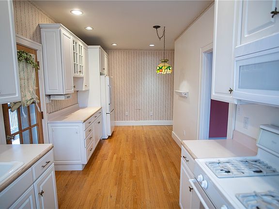 4th image of 1275 Park Ave