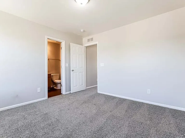 18607 E 45th Pl — Photo 5