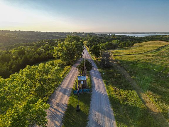 5th image of Devils Rim Rd
