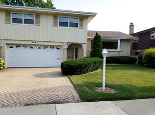 8627 W Madison Dr, Niles, IL 60714