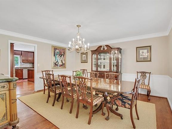 4th image of 3409 Wynnton Dr NE