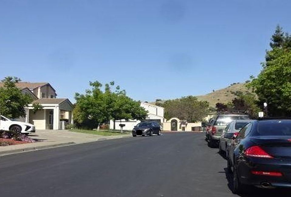 Exterior Neighborhood (street photo)