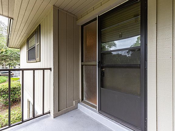 5th image of 2 Castania Ct