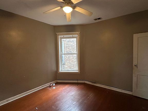 4th image of 702-704 E 50th Pl #301