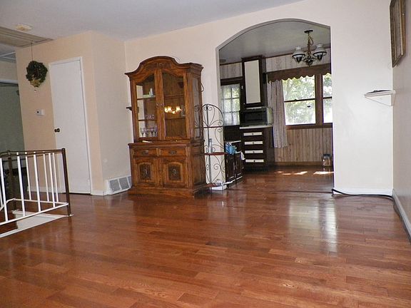 4th image of 629 Westwind Drive