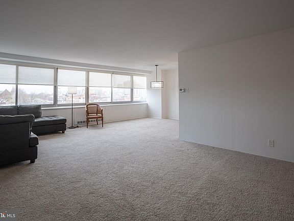 5th image of 2401 Pennsylvania Ave APT 8B27