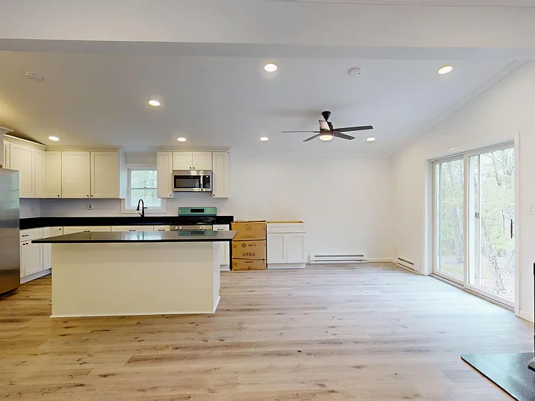 101 Arbutus Ct — Photo 12