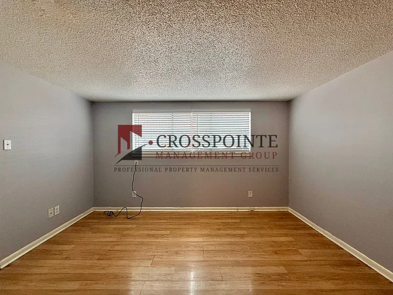 117 W Phillips St — Photo 3