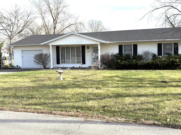 1004 Meadow Ln, Macon, MO 63552