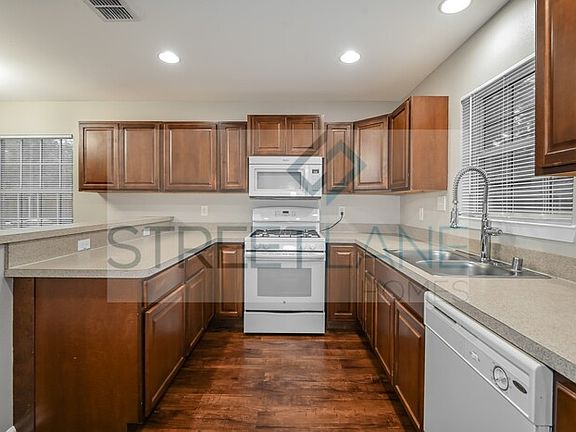 5th image of 304 E Ross St