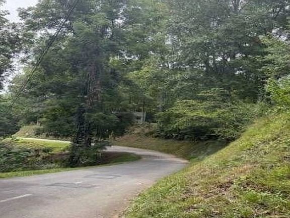 Exterior Neighborhood (street photo)