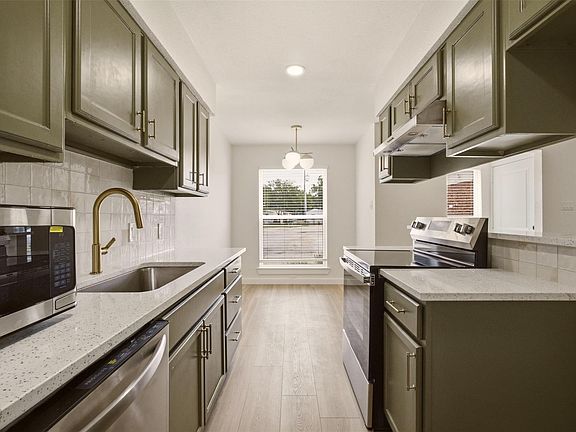 3rd image of 908 Isbell Rd APT A