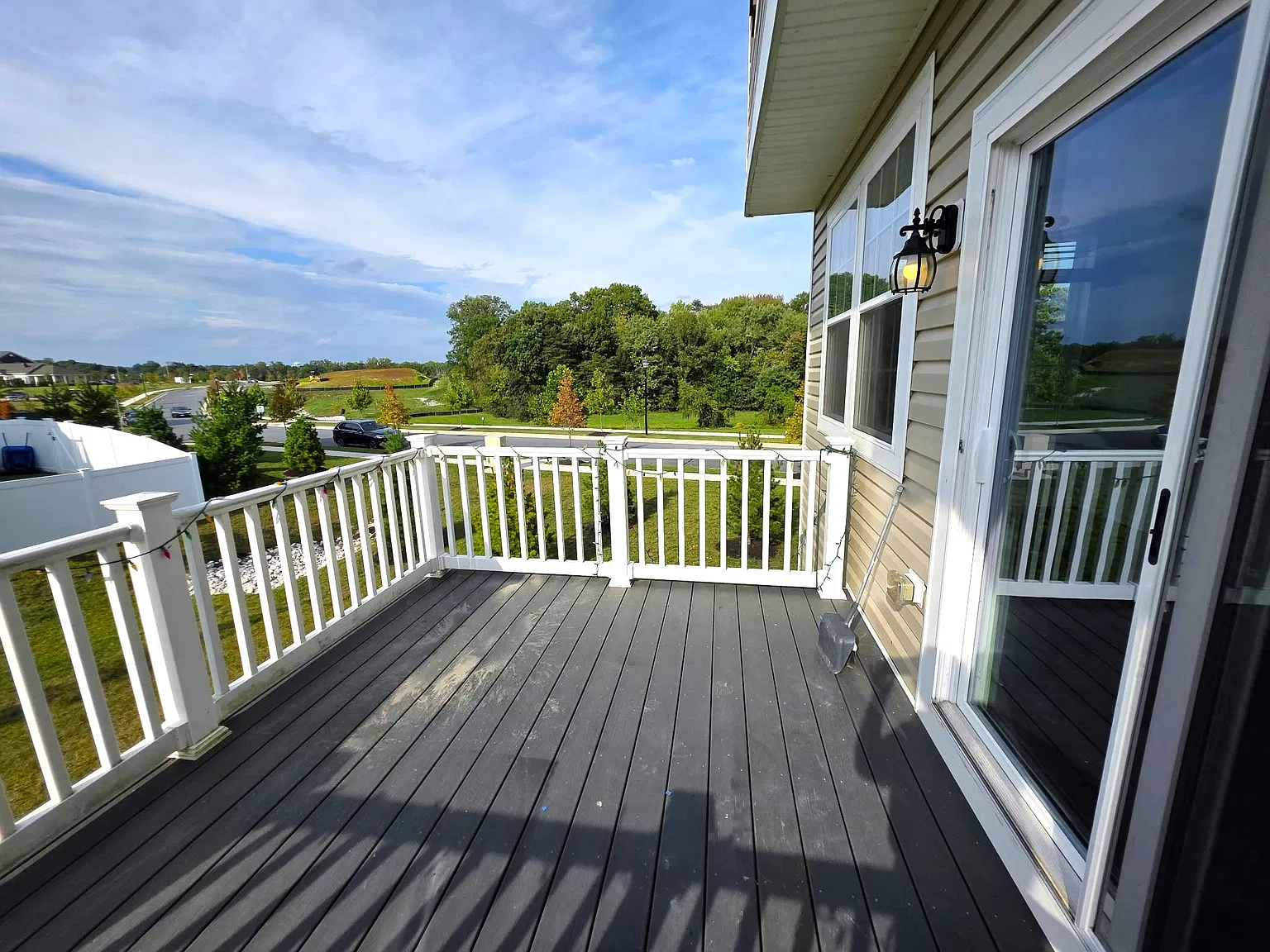 5 bed, 1969 sqft, $3,000 — Photo 2