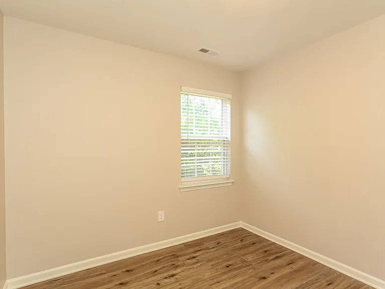 130 Hampshire Dr — Photo 14