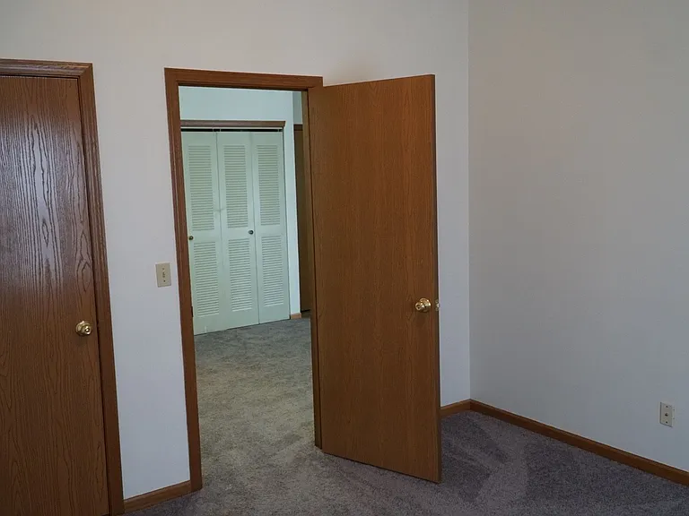 90 Bridgewater Ct — Photo 16