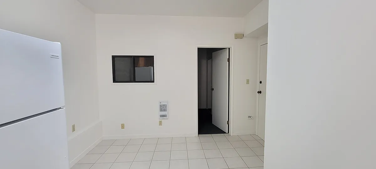 Building Photo - 1319 Judah St #A