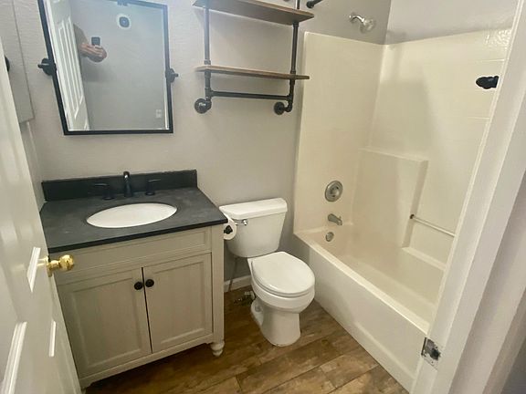 #GuardianRealty 6665 Diamond Care Dr Las Vegas Rental 3BR guest bath_07082021