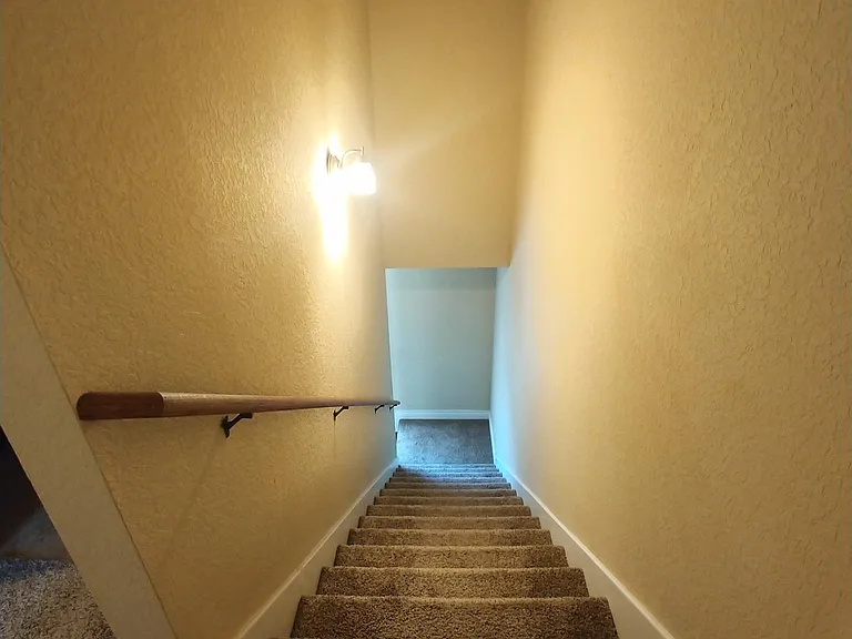 607 Creek Dr — Photo 21