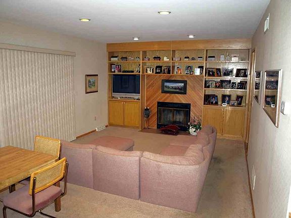 4th image of 12 Fox Hollow Ln
