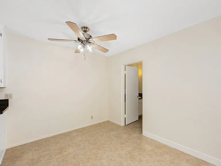 7013 Haskell Ave #203 — Photo 9