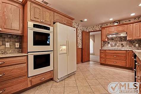 4th image of 1302 Phoebe Ln