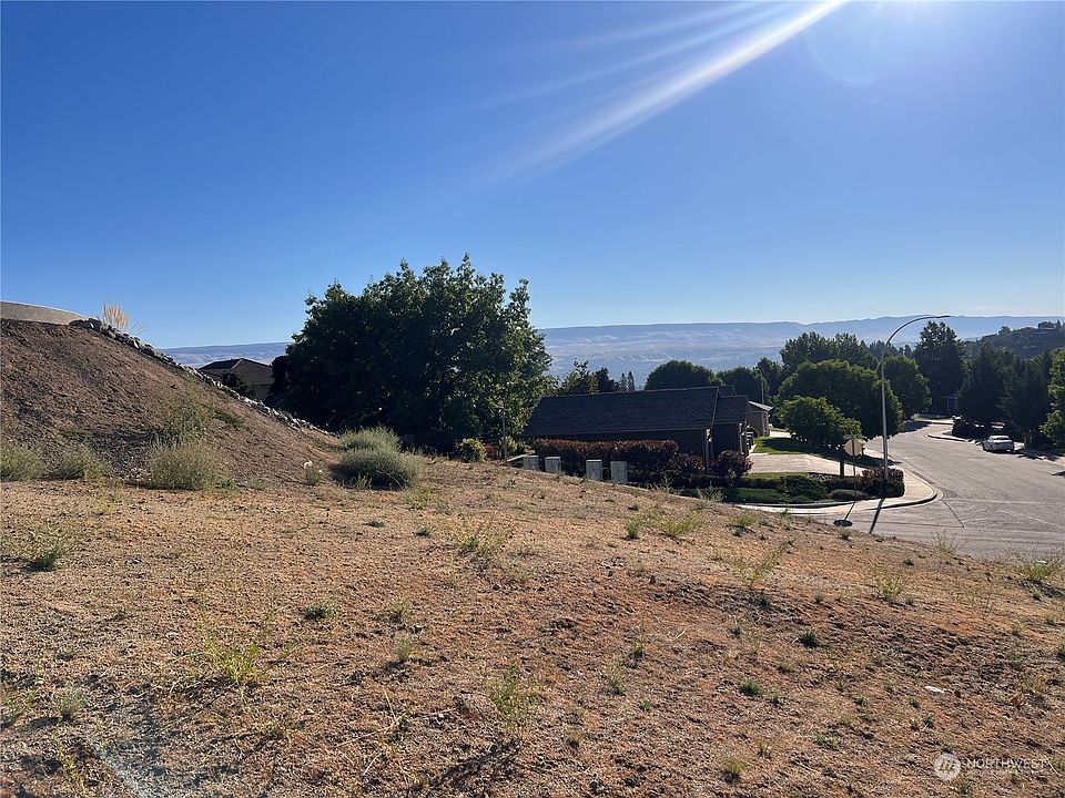 1st image of 800 Castle Heights Drive