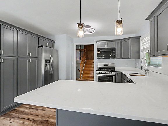 3rd image of 7 Garden Ave S