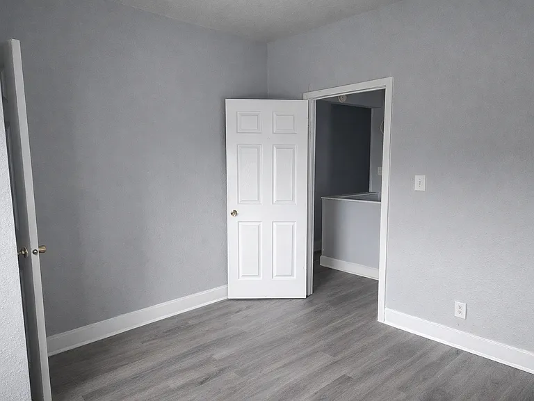 2707 N College Ave — Photo 5
