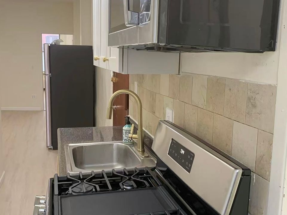 1st image of 206 E 117th St APT 1