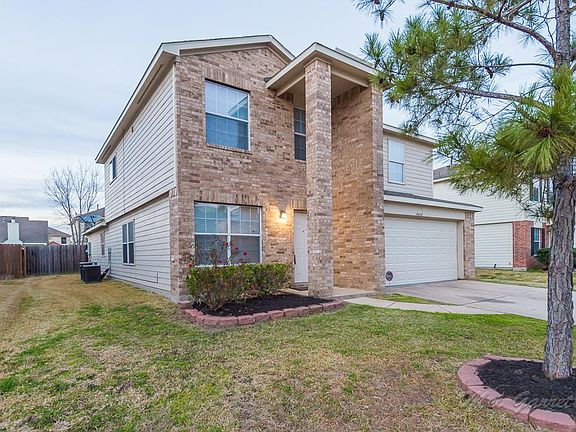 Beautiful home comes with brand new carpet and paint throughout.