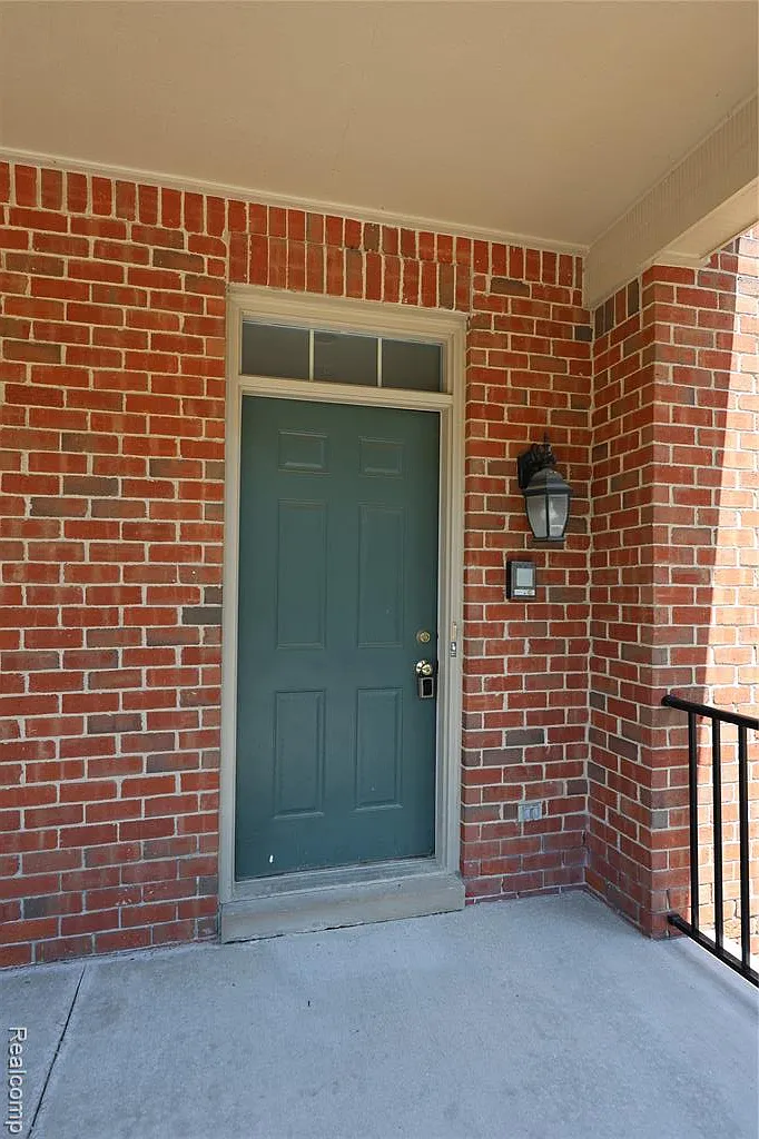 2 bed, 2.5 bath, 1764 sqft, $2,400 — Photo 3