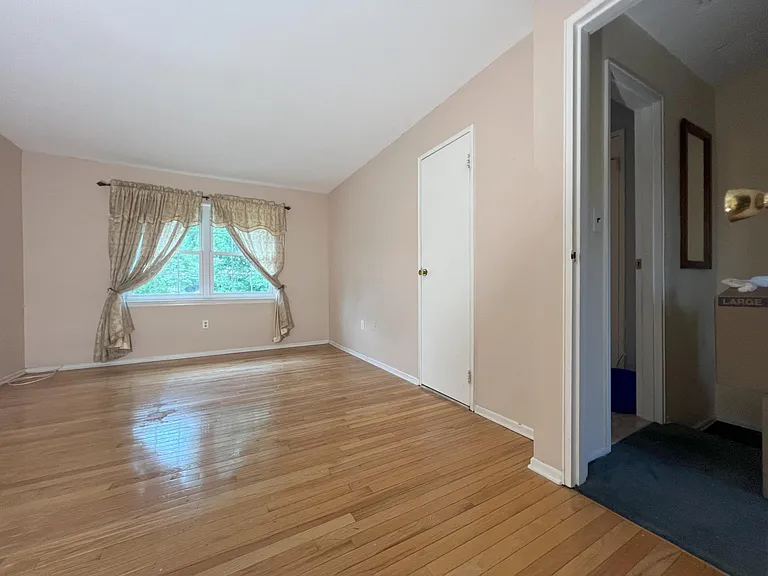54 Village Green Way — Photo 5