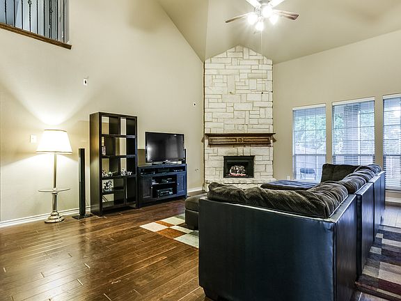 2nd image of 319 Mayflower Dr