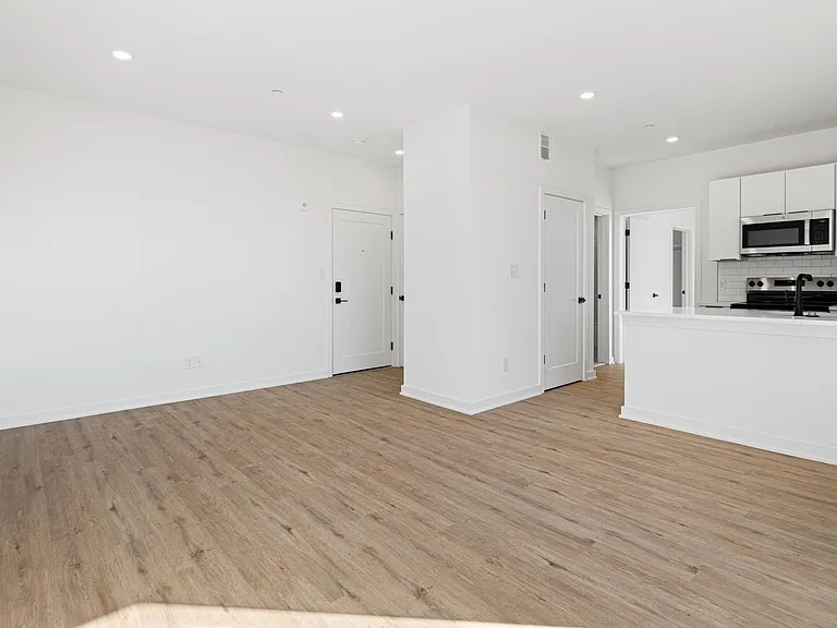 Moore House Apartments — Photo 10
