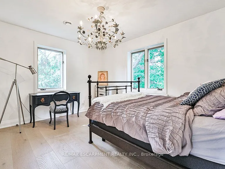 1430 Hurontario St #A — Photo 20