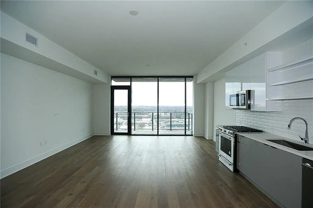 1 bed, 1.0 bath, $1,800 — Photo 2