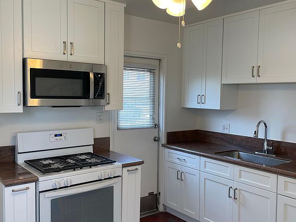 2nd image of 421 E Acacia Ave #D