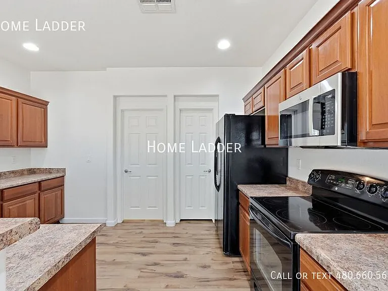 18428 N Jameson Dr — Photo 12