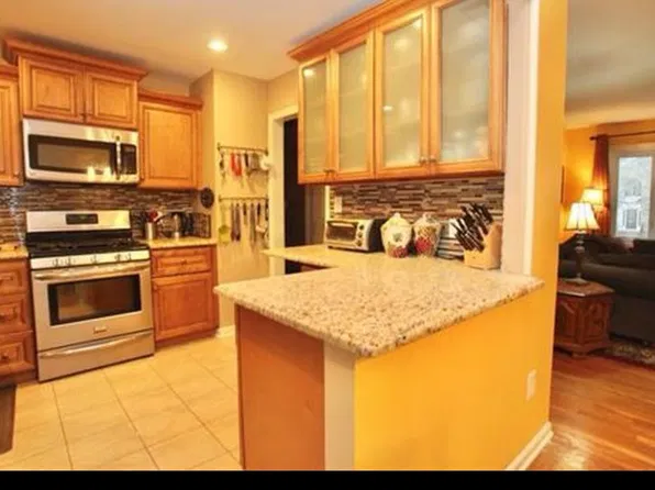 38 12th St, Somerset, NJ 08873
