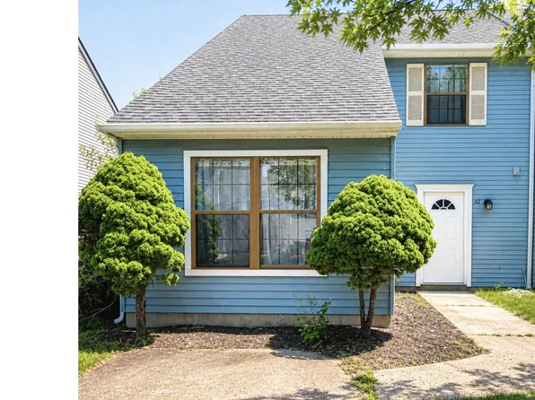 12 Hewitt Ln, Sicklerville, NJ 08081