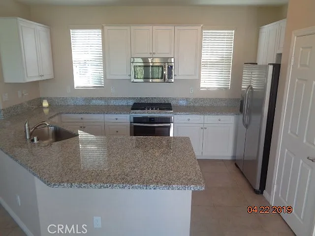 3 bed, 2.5 bath, 1649 sqft, $2,700 — Photo 4