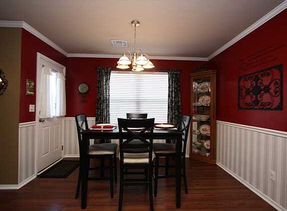 3rd image of 601 E Linden Ln