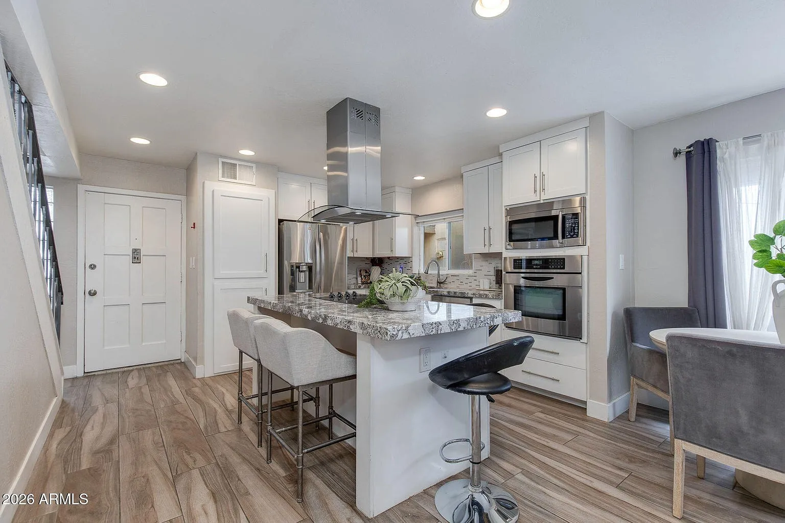 3 bed, 1408 sqft, $2,450 — Photo 2