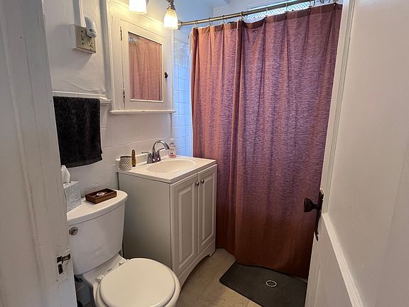 5th image of 2517 Bryant Ave S APT 203