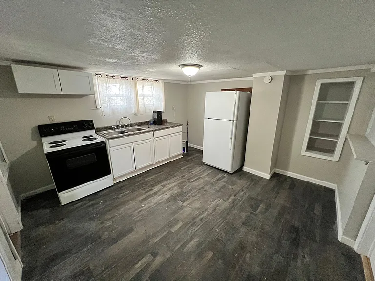 895 Baldwin Ave #3 — Photo 8