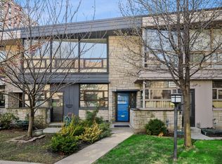 526 W Barry Ave #A, Chicago, IL 60657