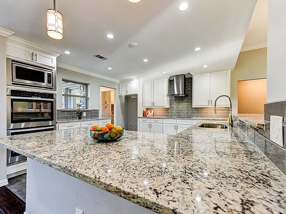 5th image of 201 Oakmont Dr