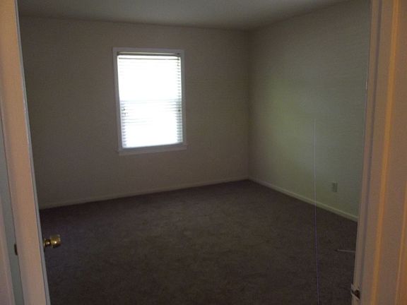 4th image of 2570 Phyllis Ave